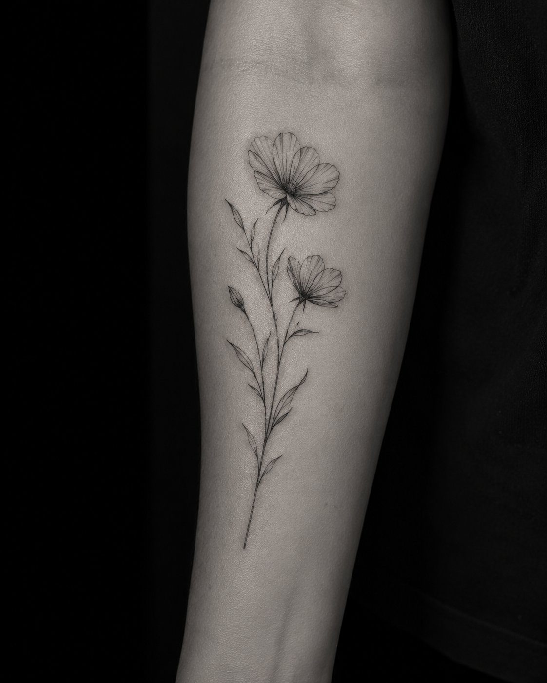 Fineline-Blumen-Tattoo